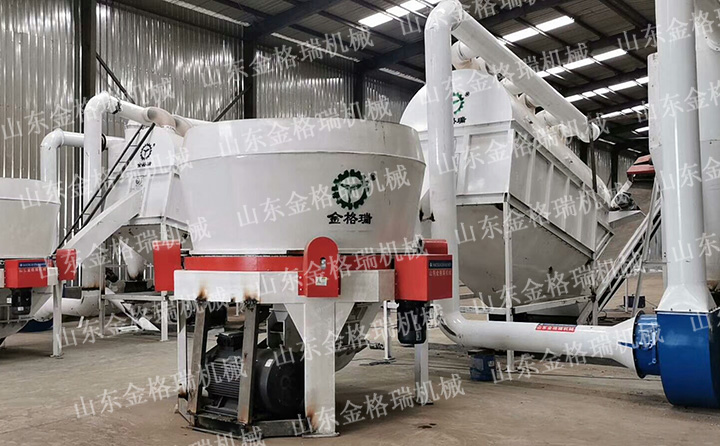 秸稈旋切機現場.jpg 秸稈旋切機現場.jpg