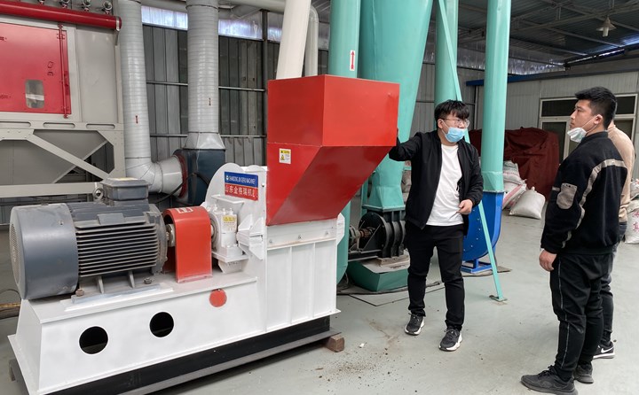 秸稈顆粒機生產(chǎn)線的粉碎機.jpg 秸稈顆粒機生產(chǎn)線的粉碎機.jpg