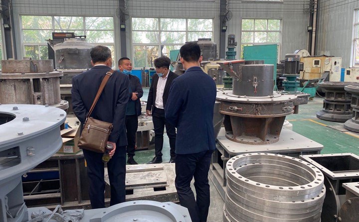 陜西漢中客戶參觀顆粒機(jī)加工車間.jpg 陜西漢中客戶參觀顆粒機(jī)加工車間.jpg