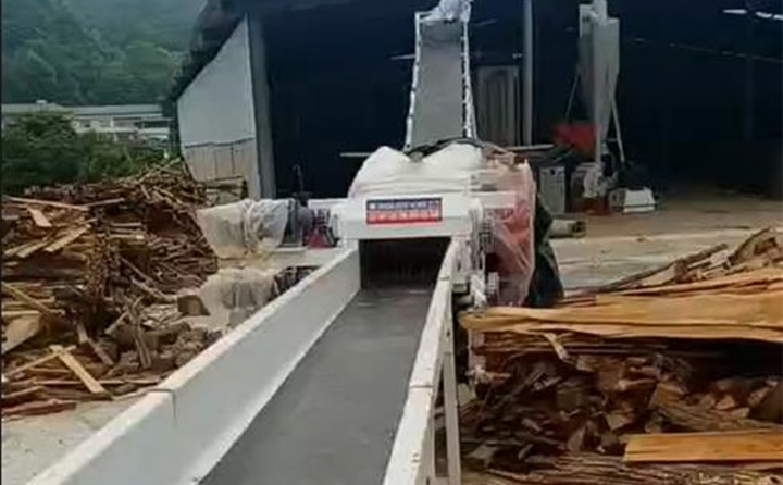 顆粒機生產(chǎn)線中的輸送設(shè)備.jpg 顆粒機生產(chǎn)線中的輸送設(shè)備.jpg