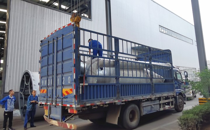 生產(chǎn)線(xiàn)配套設(shè)備裝車(chē)中.jpg