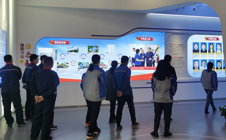 金格瑞黨群服務(wù)中心,新員工們了解公司的發(fā)展歷程.jpg 金格瑞黨群服務(wù)中心,新員工們了解公司的發(fā)展歷程.jpg