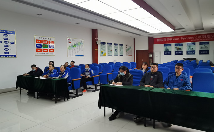 秋季新員工培訓(xùn)現(xiàn)場(chǎng).jpg 秋季新員工培訓(xùn)現(xiàn)場(chǎng).jpg