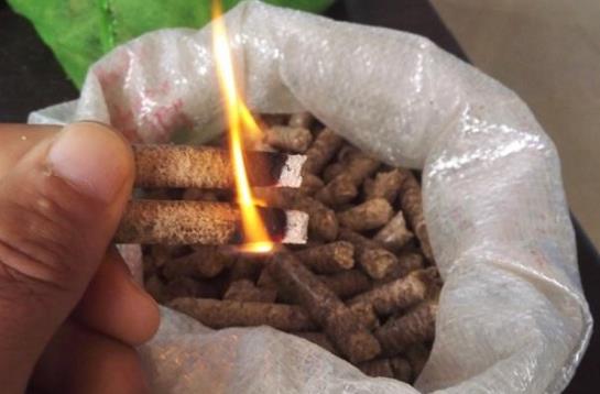 木屑造粒機(jī)生物質(zhì)顆粒燃料.jpg 木屑造粒機(jī)生物質(zhì)顆粒燃料.jpg