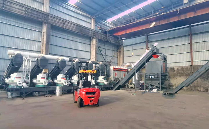 生產(chǎn)線設(shè)備:烘干機(jī)、滾筒篩、6臺860型號木屑造粒機(jī)、冷卻機(jī)、打包機(jī)等 生產(chǎn)線設(shè)備:烘干機(jī)、滾筒篩、6臺860型號木屑造粒機(jī)、冷卻機(jī)、打包機(jī)等