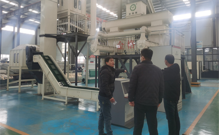 整套木屑造粒機生產線.jpg 整套木屑造粒機生產線.jpg