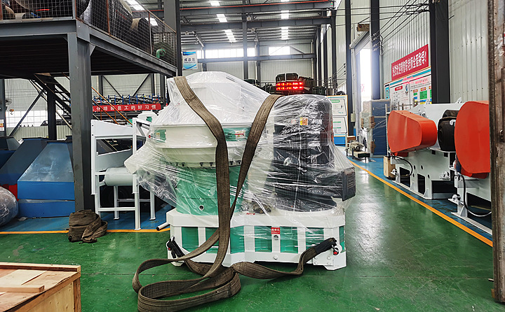 木屑制粒機(jī).jpg 木屑制粒機(jī).jpg