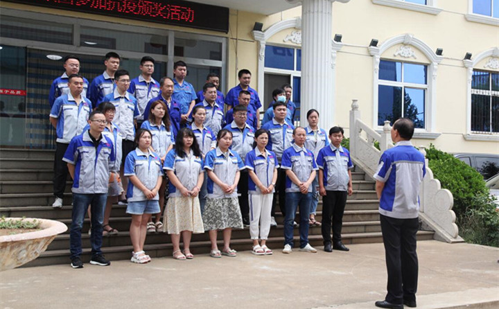 在疫情發(fā)生時,他們無懼艱險,慷慨前行,以實際行動詮釋了偉大抗疫精神!這些榜樣的力量激勵著我們前行,讓我們向抗疫先鋒榜樣致敬.jpg 在疫情發(fā)生時,他們無懼艱險,慷慨前行,以實際行動詮釋了偉大抗疫精神!這些榜樣的力量激勵著我們前行,讓我們向抗疫先鋒榜樣致敬.jpg