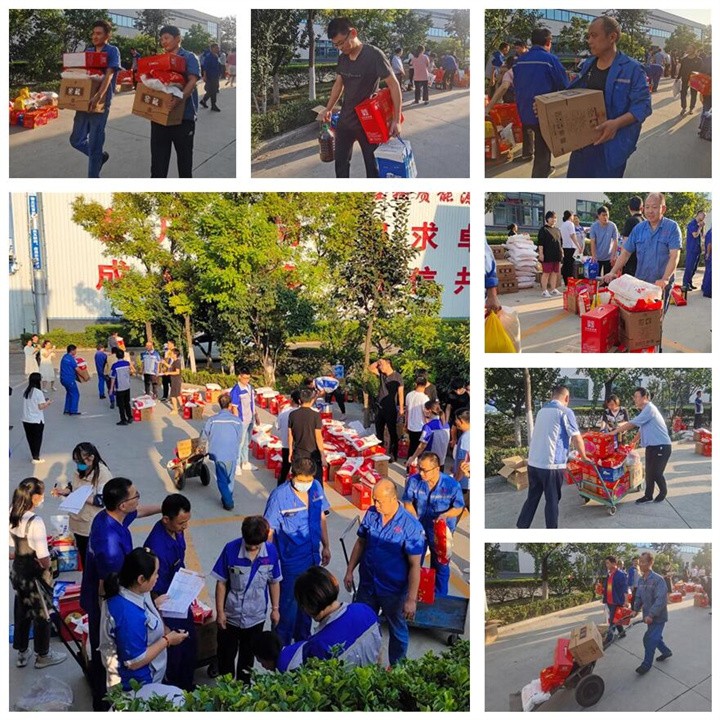 在我們公司上班,不僅能掙到錢,還為你節省了逛超市買日用品的煩惱,食用油、大米、小米、面粉、啤酒、白酒等等,各種禮品紛紛發到員工的手中。 在我們公司上班,不僅能掙到錢,還為你節省了逛超市買日用品的煩惱,食用油、大米、小米、面粉、啤酒、白酒等等,各種禮品紛紛發到員工的手中。