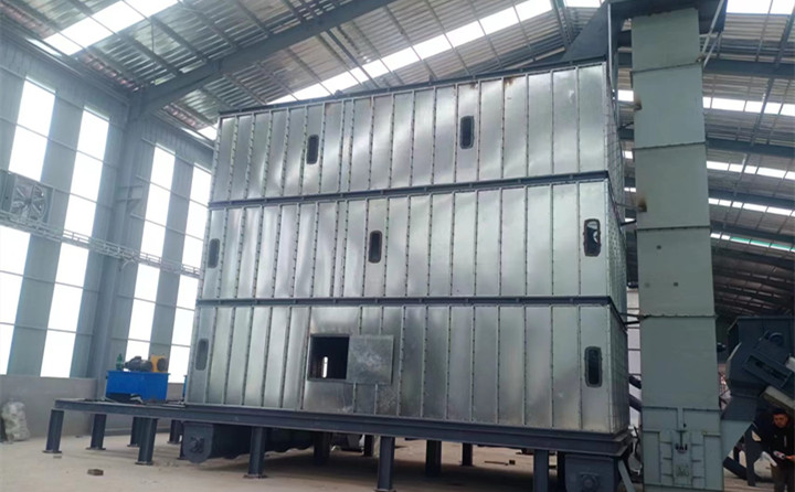 湖北木屑顆粒機(jī)生產(chǎn)線現(xiàn)場.jpg 湖北木屑顆粒機(jī)生產(chǎn)線現(xiàn)場.jpg