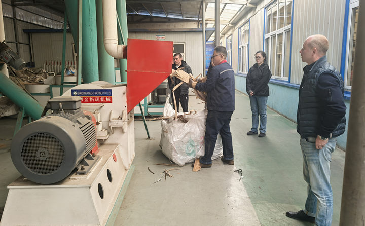 顆粒機(jī)生產(chǎn)線.jpg 顆粒機(jī)生產(chǎn)線.jpg