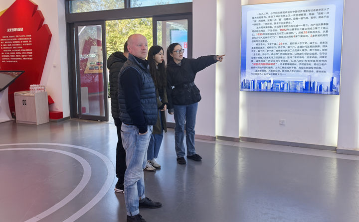 此次俄羅斯客戶的到訪,不僅是對我們產(chǎn)品質(zhì)量的一次檢驗,更是對我們生產(chǎn)流程、技術(shù)實力乃至企業(yè)文化的全面審視。.jpg 此次俄羅斯客戶的到訪,不僅是對我們產(chǎn)品質(zhì)量的一次檢驗,更是對我們生產(chǎn)流程、技術(shù)實力乃至企業(yè)文化的全面審視。.jpg