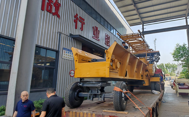 移動式破碎機發(fā)貨.jpg 移動式破碎機發(fā)貨.jpg